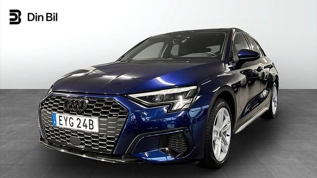 Navarrablå metallic Begagnad 2022 Audi A3 Advanced Plus Sedan | 269 900 kr (Dyr) - Bild 1/4