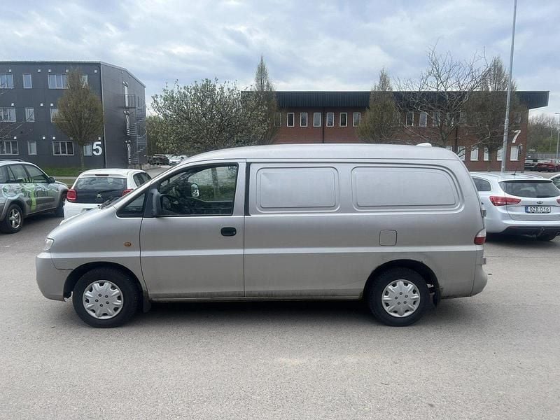 Silver Begagnad 2005 Hyundai H-1 Minibuss | 33 000 kr - Bild 1/4