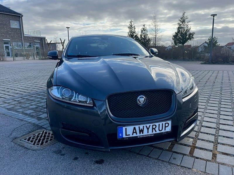Begagnad Jaguar XF 340 HK (250 kW) 2013 Grå metallic