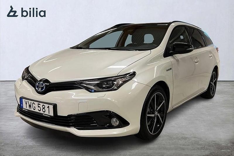 Vit Begagnad 2017 Toyota Auris Touring Sports Kombi | 178 900 kr (Marknadspris) - Bild 1/3