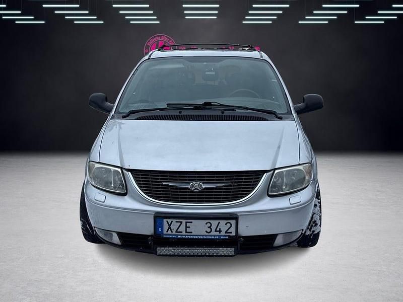 Begagnad Chrysler Grand Voyager 174 HK (127 kW) 2002 Silver Minibuss