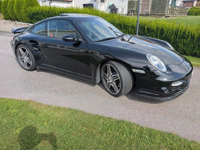 Begagnad 2008 Porsche 911 Turbo Sportkupé | 1 159 000 kr - Bild 1/4