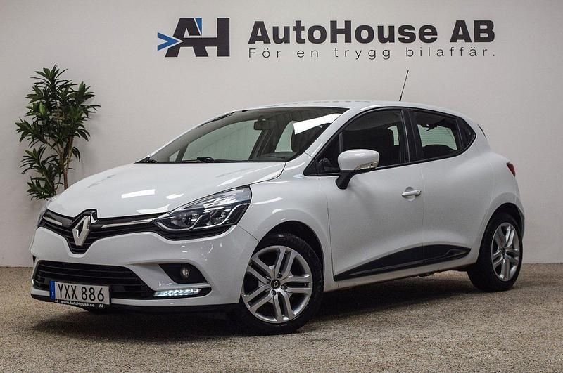 Vit Begagnad 2018 Renault Clio IV Zen Halvkombi | 109 000 kr (Marknadspris) - Bild 1/4