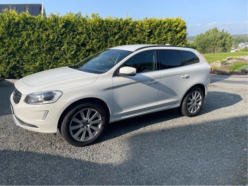 Vit Begagnad 2016 Volvo XC60 Momentum SUV | 175 000 kr (Marknadspris) - Bild 1/4