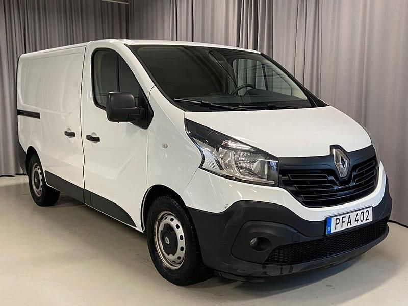 Vit Begagnad 2018 Renault Trafic Minibuss | 99 900 kr - Bild 1/4
