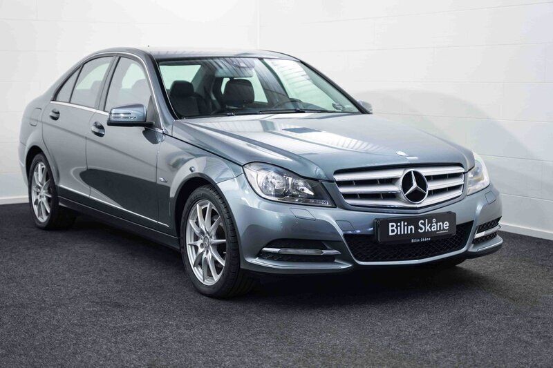 Grå Begagnad 2012 Mercedes C200 Avantgarde Sedan | 139 900 kr (Marknadspris) - Bild 1/4