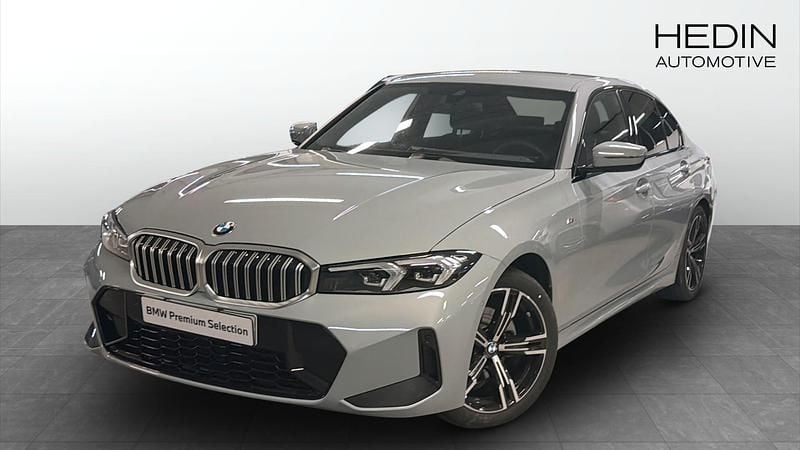 Grå Begagnad 2024 BMW 320 Shadowline Sedan | 488 700 kr (Lite dyr) - Bild 1/4