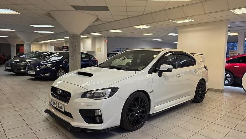 Begagnad Subaru WRX STI 301 HK (221 kW) 2013 Vit Sedan
