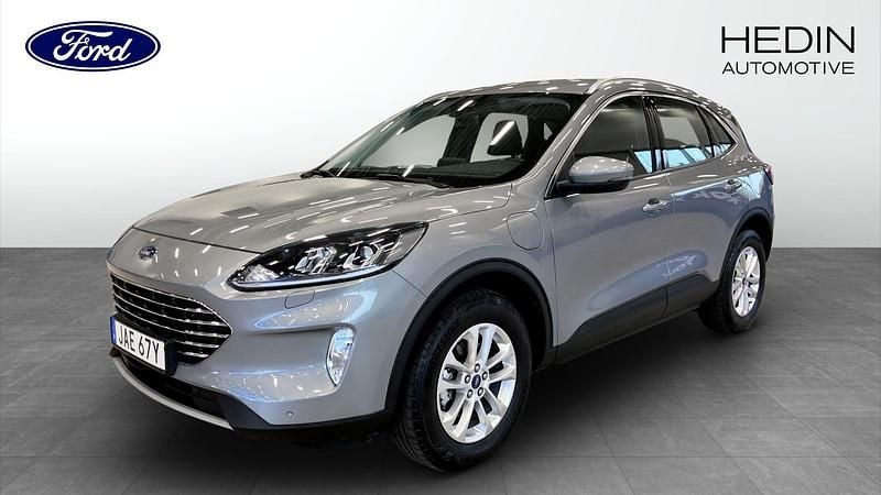 Grå (silver) Begagnad 2023 Ford Kuga Titanium SUV | 269 900 kr (Marknadspris) - Bild 1/4