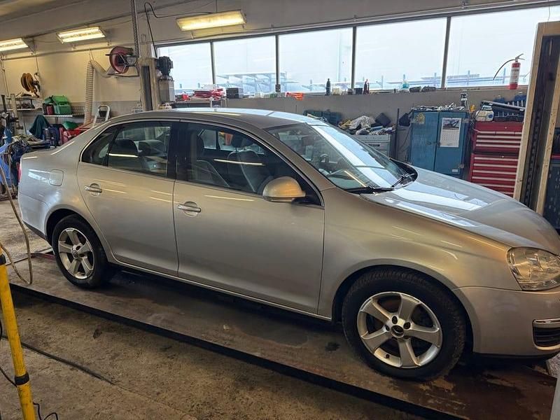 Begagnad VW Jetta Comfortline 150 HK (110 kW) 2007 Silvermetallic Sedan