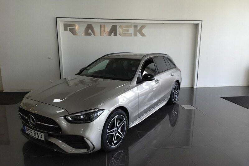Silver Begagnad 2022 Mercedes C300e AMG line Kombi | 389 000 kr (Bra pris) - Bild 1/4