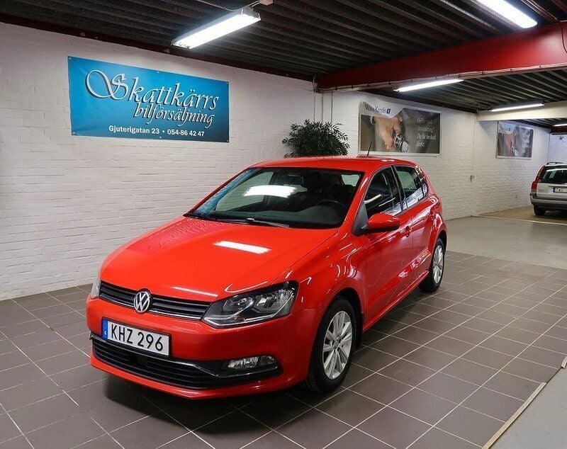Röd Begagnad 2015 VW Polo Halvkombi | 87 000 kr (Bra pris) - Bild 1/4