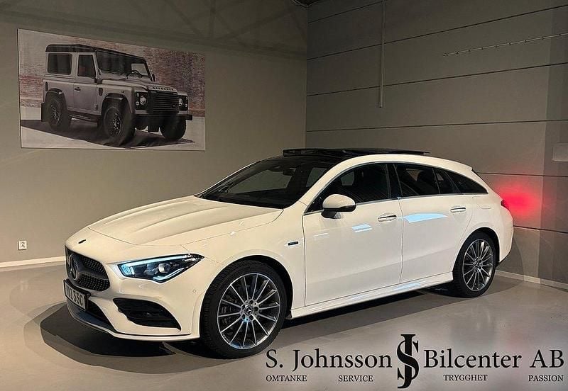 Vit Begagnad 2020 Mercedes CLA250e AMG Sedan | 304 900 kr (Superpris) - Bild 1/4