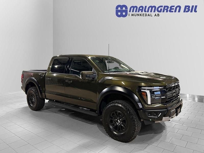 Mörkgrön (shelter green) Ny 2025 Ford F-150 Raptor Pickup | 1 498 750 kr - Bild 1/4