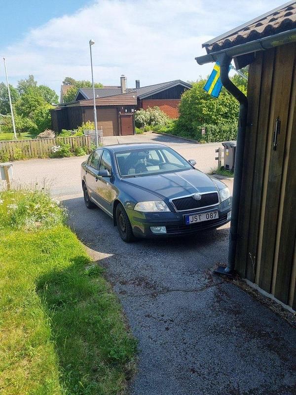Grå Begagnad 2008 Skoda Octavia Halvkombi | 18 000 kr (Superpris) - Bild 1/4