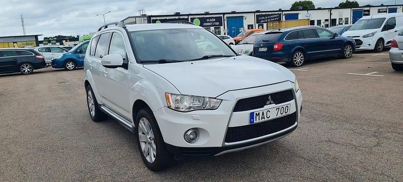 Begagnad Mitsubishi Outlander 170 HK (125 kW) 2012 Vit SUV