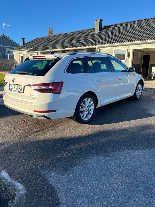 Begagnad 2018 Skoda Superb Kombi | 169 000 kr (Bra pris) - Bild 1/4