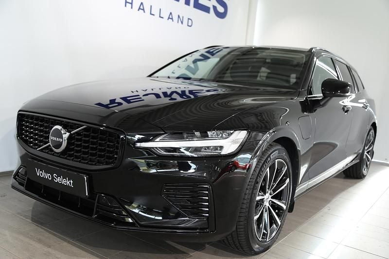 Begagnad Volvo V60 Plus 355 HK (261 kW) 2025 Svart Kombi