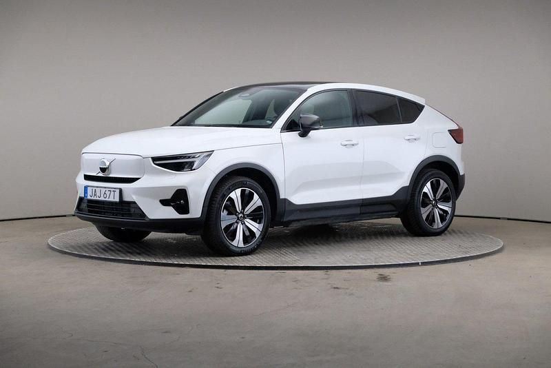 Vit Begagnad 2023 Volvo EC40 Plus SUV | 349 000 kr (Superpris) - Bild 1/4