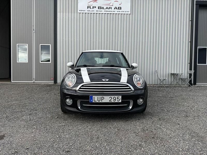 Svart Begagnad 2011 Mini Cooper Halvkombi | 64 900 kr (Marknadspris) - Bild 1/4