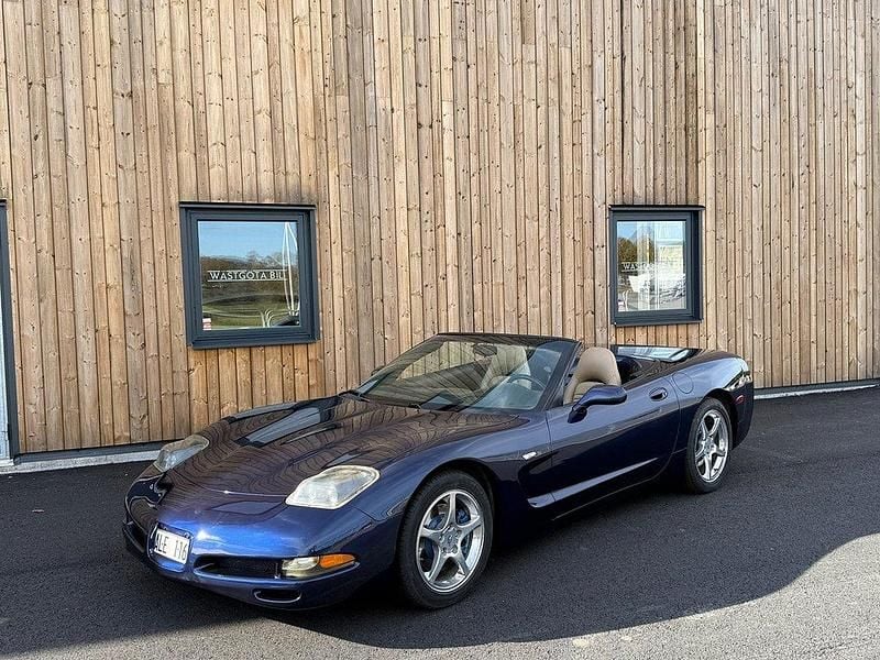 Mörkblå Begagnad 2000 Chevrolet Corvette Cab | 199 500 kr (Marknadspris) - Bild 1/4