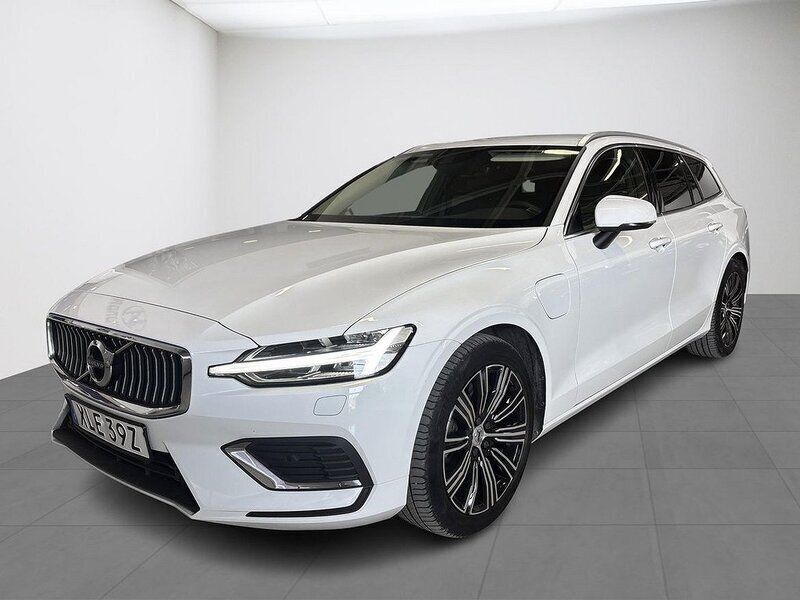 Vit Begagnad 2022 Volvo V60 Kombi | 379 800 kr (Marknadspris) - Bild 1/4