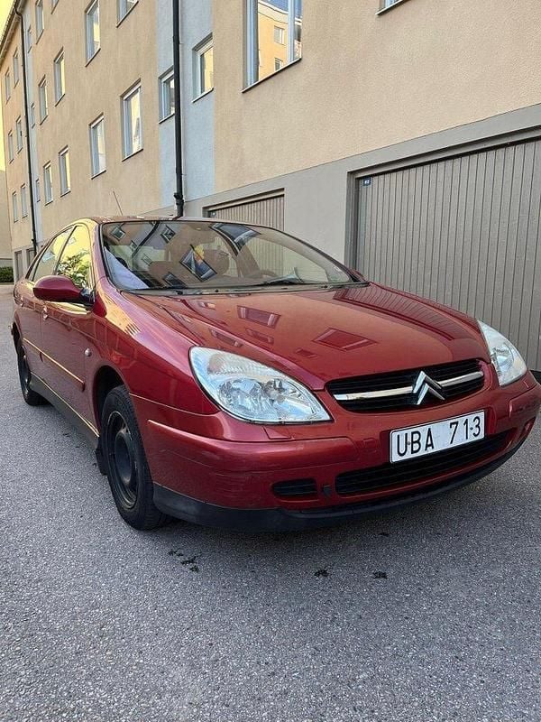 Röd Begagnad 2003 Citroën C5 Halvkombi | 20 000 kr (Marknadspris) - Bild 1/4