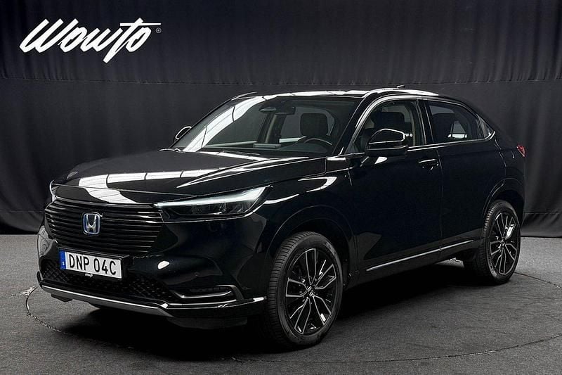 Svart (chrystal black pearl) Begagnad 2022 Honda HR-V Advance SUV | 299 800 kr (Marknadspris) - Bild 1/3