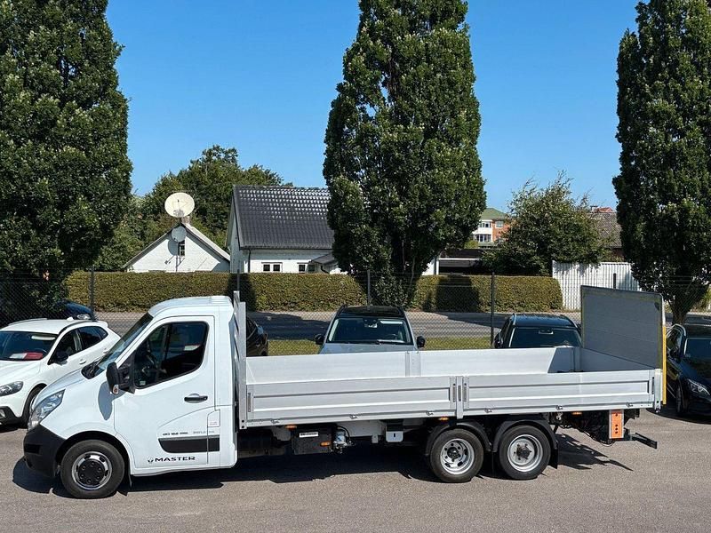 Vit Begagnad 2018 Renault Master Van | 373 750 kr - Bild 1/4