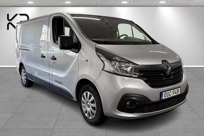 Silver Begagnad 2015 Renault Trafic Van | 139 900 kr (Marknadspris) - Bild 1/4
