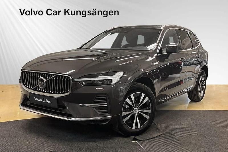 Grå Begagnad 2025 Volvo XC60 Core SUV | 509 900 kr (Bra pris) - Bild 1/3