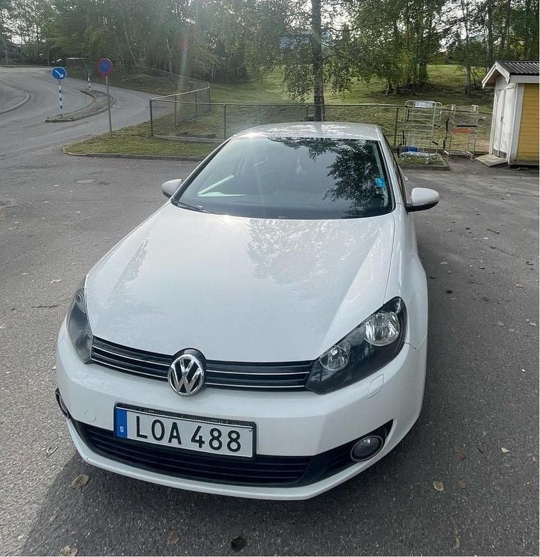 Vit Begagnad 2011 VW Golf VI Halvkombi | 56 000 kr (Marknadspris) - Bild 1/4
