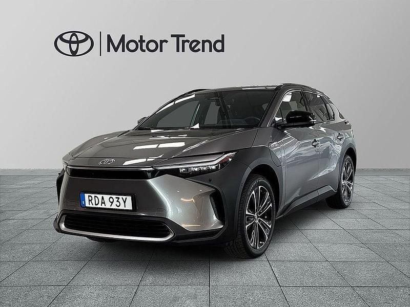 Silver Begagnad 2023 Toyota bZ4X Executive SUV | 389 900 kr (Marknadspris) - Bild 1/3
