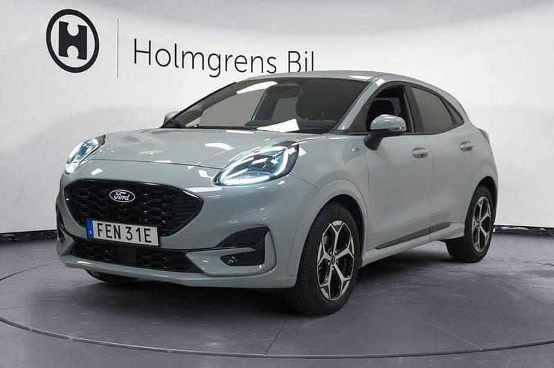 Grå Begagnad 2024 Ford Puma ST-Line SUV | 239 800 kr (Marknadspris) - Bild 1/4