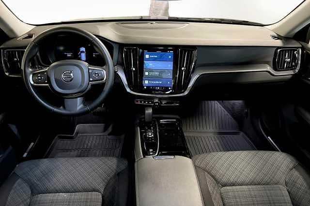 Begagnad Volvo V60 349 HK (256 kW) 2024 Svart Kombi