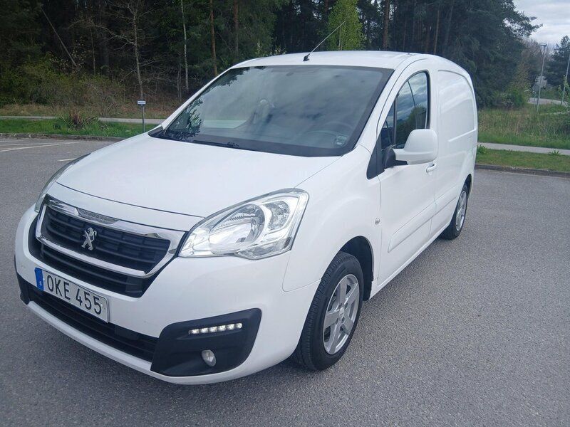 Vit Begagnad 2016 Peugeot Partner Minibuss | 55 000 kr (Bra pris) - Bild 1/4
