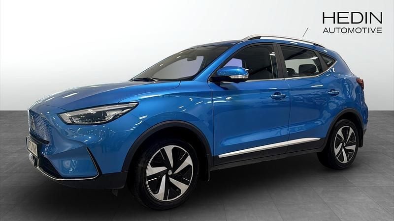 Blå (blue) Begagnad 2022 MG ZS Luxury Sedan | 254 900 kr (Marknadspris) - Bild 1/4