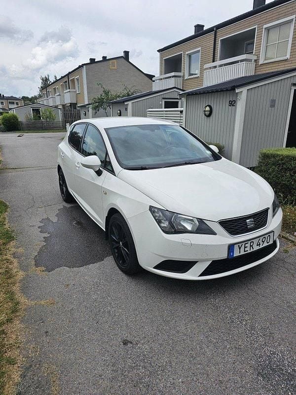 Vit Begagnad 2017 Seat Ibiza Halvkombi | 90 000 kr (Bra pris) - Bild 1/4