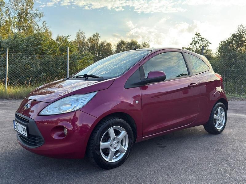 Röd Begagnad 2010 Ford Ka Titanium Halvkombi | 24 900 kr (Marknadspris) - Bild 1/4