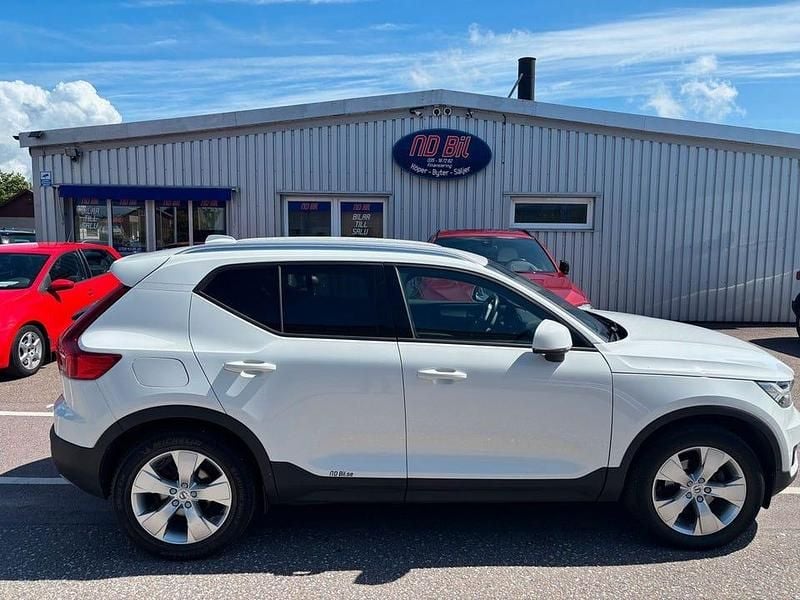 Begagnad Volvo XC40 Momentum 150 HK (110 kW) 2018 Vit SUV