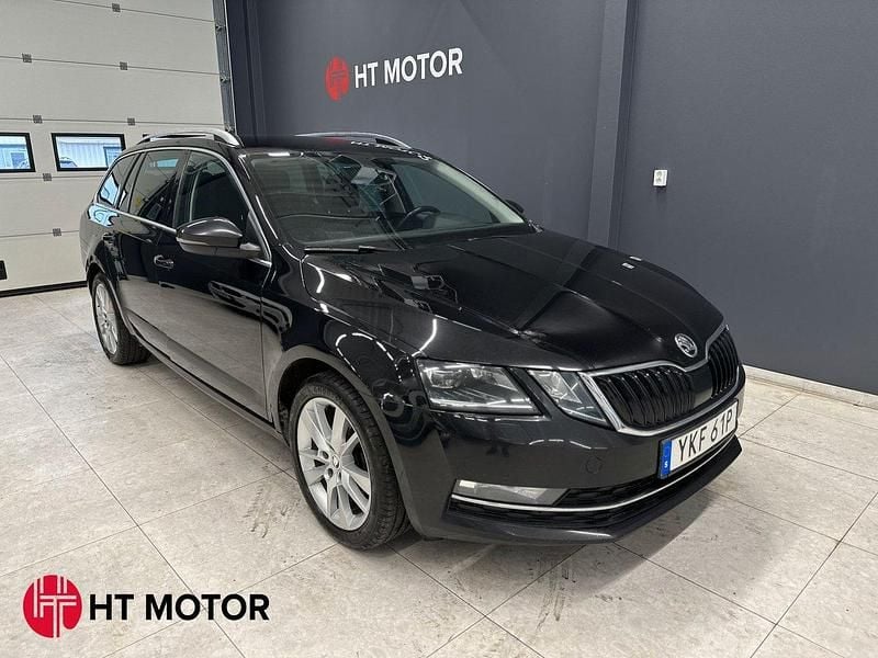 Svart Begagnad 2019 Skoda Octavia Style Kombi | 194 900 kr (Marknadspris) - Bild 1/4