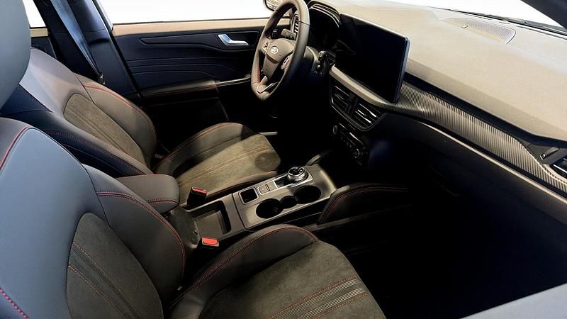 Ny Ford Kuga ST-Line X 243 HK (178 kW) 2026 Vit SUV