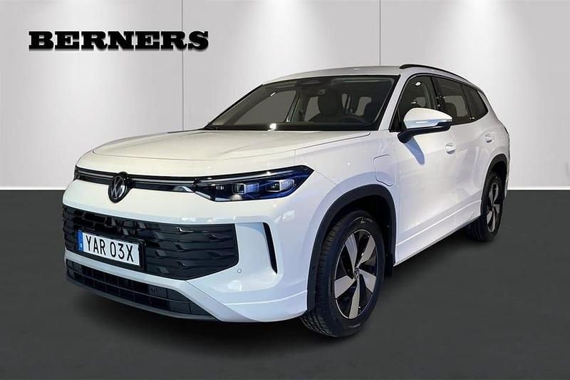 Vit Ny 2025 VW Tayron Life SUV | 549 900 kr (Marknadspris) - Bild 1/4