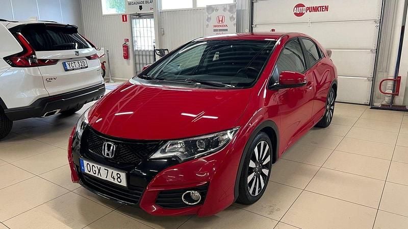 Röd Begagnad 2016 Honda Civic Elegance Halvkombi | 129 000 kr - Bild 1/4