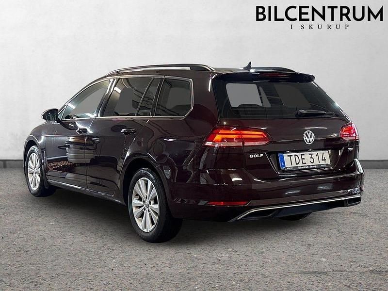 Begagnad VW Golf VII 110 HK (80 kW) 2018 Svart metallic Kombi