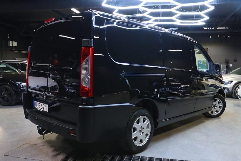 Begagnad Citroën Jumpy 163 HK (119 kW) 2015 Svart Minibuss