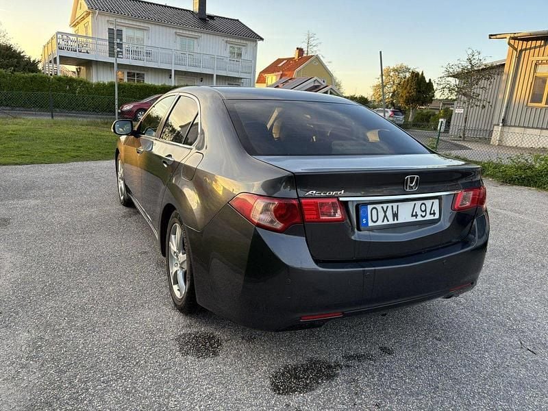 Grå Begagnad 2012 Honda Accord Executive Sedan | 66 000 kr (Bra pris) - Bild 1/4