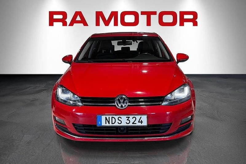 Begagnad VW Golf VII Highline 140 HK (102 kW) 2012 Röd Halvkombi