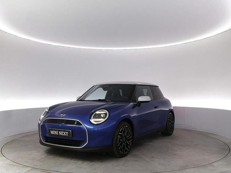 Blå Begagnad 2024 Mini Cooper SE Favoured Halvkombi | 461 900 kr - Bild 1/4
