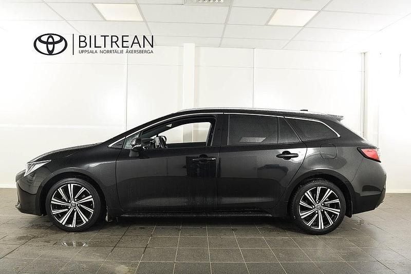 Begagnad Toyota Corolla Style 122 HK (89 kW) 2022 Svart Kombi